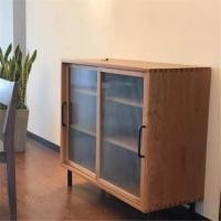 ราคา ตู้โชว์เก็บของ ประตูกระจกบานเลื่อน สไตล์นอร์ดิก ไม้สน (นำเข้า) (10559054)