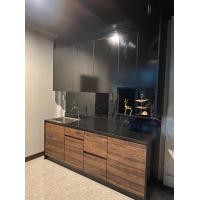 ราคา MMC Furniture ชุดตู้ครัวและตู้แขวน เคาน์เตอร์ครัว โต๊ะกลางครัว Top หินแกรนิต ผลิตตามรูปหรือลูกค้าเขียนแบบมาได้ 60x100x85cm สีไม้/ดำ (10707435)