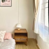 ราคา Teakfure เฟอร์นิเจอร์ไม้สัก ตู้หัวเตียงไม้สัก บุหวายแท้ ขนาด 40x50x50 สีน้ำตาล (10790291)