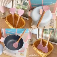 ราคา PP Home ไม้พายซิลิโคน สีชมพู รูปหัวใจ สุดคิ้วท์ สไตล์เกาหลี เป็นพร๊อบถ่ายรูป หรือ เป็นของตกแต่งห้องครัวเก๋ๆก็ได้ ไม้พายซิลิโคน (10831565)