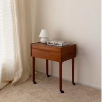 ราคา kyotohaus โต๊ะข้างโซฟาพร้อมล้อเลื่อน รุ่น Daichi - ขนาด 50*36*56.5 cm. ไม้สัก (ไทย) คล้าย 80-90% (10863540)