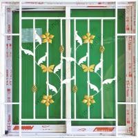 ราคา windd หน้าต่างอลูมิเนียม 2 บานเลื่อนสำเร็จรูป สีขาว มีมุ้ง เหล็กดัดลายดอกก้าน 100x100cm. (10889092)