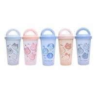 ราคา Home Wako แก้วน้ำพลาสติกพิมพ์ลายน่ารัก มีฝาปิดพร้อมหูหิ้ว ขนาด 1000 ml. คละสี(มาใหม่) (10899649)
