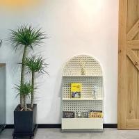 ราคา ps.memento ชั้นวางนิตยสารมินิมอล สีขาว 54x110x12cm (10933196)