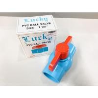 ราคา YOJI ONLINE บอลวาล์ว PVC แบบสวม ตรา LUCKY 1-1/2" (10997689)