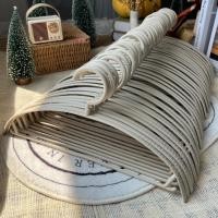 ราคา HOME ไม้แขวนเสื้อพลาสติกกันลื่น ยกลัง 50 ชิ้น ไม้แขวนเสื้อ ไม้แขวนพลาสติกกันลื่น สไตล์มินิมอล สีพาสเทล #โค้งX10 ครีมX10(P212X10) (11010313)