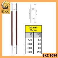 ราคา SKC มือจับประตู -1094 38mm ยาว 80cm สัก+SS มือจับ ประตูไม้ ประตูกระจก สัก+สแตนเลส (12060707)