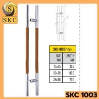 ราคา SKC มือจับประตู -1003 38mm 80cm สัก+SS มือจับ ประตู ยาว 80 ซม สีไม้สัก ไม้สัก+สแตนเลส (12062719)