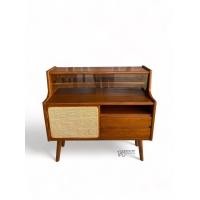 ราคา Kanyavee Wood ตู้โชว์มินิมอลไม้สัก รุ่น M144 ขนาด 40x100x100 cm. สีโอ๊ค (12107420)