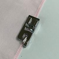 ราคา bernetteตีนผีม้วนริมแบน 5 mm. hemmer foot 5 mm.สำหรับจักร brother,janome,elna,juki,bernette (12145651)