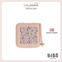 ราคา Baby Basket Shop กล่องใส่จุกหลอก Bibs x Liberty สามารถนำกล่องเข้าไมโคเวฟเพื่อฆ่าเชื้อได้ สามารถใส่จุกหลอกได้ 3 ชิ้นต่อ 1 กล่อง สี Eloise Blush (12201165)