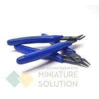 ราคา miniature solution คีมตัดลวด ตัดสายไฟ ปากคีบด้านข้าง ปลายแหลม คีมอเนกประสงค์ สำหรับงาน ไฟฟ้า อิเล็กทรอนิกส์ (ด้ามสีฟ้า) (12256580)