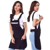 ราคา toni&guy ผ้าคลุมช่างตัดผม กันเปื้อน ขนาด 71 x 54 ซม. ผ้าร่มกันน้ำได้ เนื้อหนา สายคล้องคอไคว้หลังยาว 75 ซม. ตะเข็บแน่นกระดุมล็อค กระเป๋า 3 ช่อง - สีดำ (12453700)