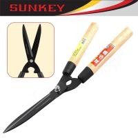 ราคา SUNKEY กรรไกรตัดหญ้า ด้ามไม้ ขนาด 20" ปากตรง No.S-5306 Normal (12555103)