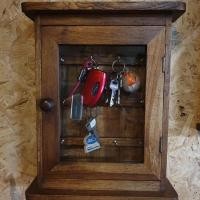 ราคา Naijanshop ตู้แขวนกุญแจ ตู้กุญแจไม้สัก ขนาด9x28x35 ซม. normal (12565672)