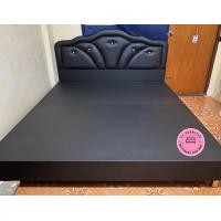 ราคา Chutikan เตียงนอน เตียงบล็อกหุ้มหนัง เพชรคริสตัลสวย 6 ฟุต สีดำ (10892193)