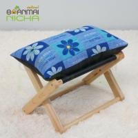 ราคา Baanmainicha เก้าอี้ไม้วางเท้า ไม้ยางพารา เบาะลายดอกไม้สีฟ้า (10443510)