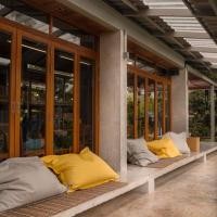 ราคา BUBBLE BEANN Beanbag SOFA BEANBAG chair square Size L ขนาด 100 x 120 cm. ลายริ้วใหญ่สีเหลือง fauxLeather 100 (10505866)