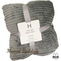 ราคา Moonoi Bedding ผ้าห่มขนแกะลายริ้ว 7 ฟุต สีเทาอ่อน (10311546)