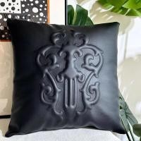 ราคา Wuxury Furniture หมอนอิงโซฟา chrome heart ขนาด45x45cm ส่งฟรี 5 (12632554)