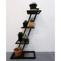 ราคา Bai-gluay 'studio ชั้นวางกระถางต้นไม้แบบเฉียงไล่ระดับ สีดำ (10750317)