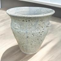 ราคา Lanna Pottery Flowerpot กระถางดินเผาทรงปากบาน ขนาด 40 x 44 cm. สีขาวเก่า,ก้นกระถางไม่มีรู (12478939)