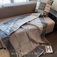 ราคา Wuxury Furniture หมอนอิงตัว H ผ้าห่มตัว H ผ้าขนสัตว์แคชเมียร์ นำเข้า ส่งฟรี ผ้าห่มสีเทา (12634908)