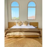 ราคา Casa.grandy เตียงไม้แท้รุ่นหัวเตียงยาวพิเศษ 3 เมตร 6 ฟุต ไม้แท้ (10726840)