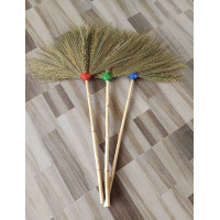 ราคา ไม้กวาดทอง ไม้กวาดดอกหญ้า แข็งแรงทนทาน กวาดสะอาด กำจัดฝุ่นได้ดี 1 ด้าม (12695839)