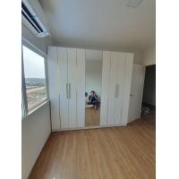 ราคา FDN Furniture ตู้เสื้อผ้าบานเปิด 5 บานเปิด รุ่น ไวท์โกล์ด สีขาว คาดทองกระจกส่องตรงกลาง (12691606)