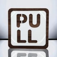ราคา PUSH ฝุด-ฝุด-อะ ป้าย แบบที่ 3 ป้ายไม้ดึง - ผลัก ป้ายไม้ ป้ายไม้สนเรดิเอต้า หนา 5 มม. งานนูน 3D วินเทจ PULL 15 x 15 ซม. (12112526)