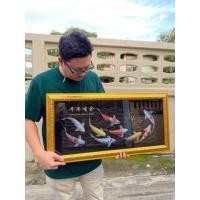 ราคา กิตติกรอบรูป [13x29 นิ้ว] ภาพปลาคราฟมงคล 9 ตัว กรอบรูปปลาคราฟ 9 ตัว เสริมฮวงจุ้ย เพิ่มบารมี ภาพปลาคราฟมงคล พื้นสีดำ (12141778)