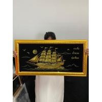ราคา กิตติกรอบรูป [13x29 นิ้ว] ภาพเรือสำเภาเรียกทรัพย์ ภาพเรือสำเภาทอง กรอบรูปเสริมฮวงจุ้ย เพิ่มบารมี ติดตั้งบนผนัง พื้นสีดำ (12141782)