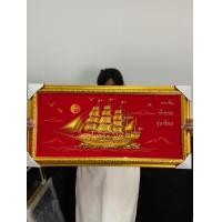 ราคา กิตติกรอบรูป [13x29 นิ้ว] ภาพเรือสำเภาเรียกทรัพย์ ภาพเรือสำเภาทอง กรอบรูปเสริมฮวงจุ้ย เพิ่มบารมี ติดตั้งบนผนัง พื้นสีแดง (12141783)
