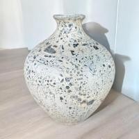 ราคา Lanna Pottery Vaseแจกันดินเผาทรงคอสั้นปากเล็ก สีขาวเก่า ขนาด 24 x 29 cm. Normal (12478838)