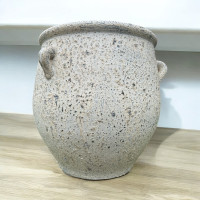 ราคา Lanna Pottery flowerpotกระถางดินเผาทรงโอ่งมีหู 3 หู ขนาด 40 x 38 cm. สีขาวเก่า (12533251)
