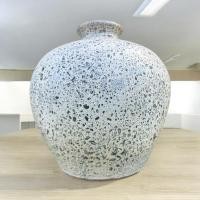 ราคา Lanna Pottery Vaseแจกันดินเผาทรงกลมปากเล็ก สีขาวเก่า ขนาด 27 x 27 cm. สีขาวเก่า (12679916)