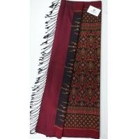 ราคา Chobmai ซิ่น ผ้าไหมมัดหมี่ 6ตะกอ มีหน้านาง ชายครุย ขนาด 1x2เมตร ลายขอล้อมเพชร พื้นสีแดงเม็ดมะขาม รหัส L9A-ME-66-0820676 (12712203)