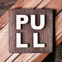 ราคา [FudFudAR] ป้าย PULL - PUSH แบบที่ 2 ป้ายไม้ดึง-ผลัก ป้ายไม้ ป้ายไม้สนเรดิเอต้า หนา 5 มม. งานนูน 3D วินเทจ ป้ายติดผนัง PULL 15 x 15 ซม. (12110362)