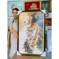 ราคา [กิตติกรอบรูป] ภาพมงคลเสริมฮวงจุ้ย "เสือ" เป็นสัญลักษณ์ ของผู้ทรงอำนาจ กล้าหาญและแข็งแกร่งสมเป็นผู้นำ ติดตั้งบนผนัง เสือโคร่ง 16x27 นิ้ว (12141786)