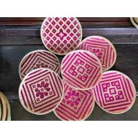 ราคา บ้านรักษ์สาน กระด้ง กระด้งสี กระด้งตกแต่งฝาผนัง ถาดเสริฟ สานระเอียด กระด้งสานยกดอกลายไทย ชมพู 12 นิ้ว (12738647)