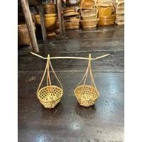 ราคา บ้านรักษ์สาน หาบ กระจาดจิ๋ว 2 ชิ้น + ไม้คาน ใส่อาหา ขนม ผลไม้ มี 3 แบบ 3 ขนาด ตอกเส้นเล็ก3 นิ้ว.. (12738828)