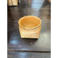 ราคา บ้านรักษ์สาน ชะลอมมีหูหิ้ว กระเช้า ตะกร้า ใส่ของขวัญ ขนม ผลไม้ หรือดอกไม้ ขนาดกว้าง 5, 8-9 นิ้ว ไม่มีหู 4 นิ้ว (12737719)