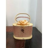 ราคา บ้านรักษ์สาน กระเป๋า ถือออกงาน กระเป๋าชุดไทย ลายพระราชทาน เกรดพรี่เมี่ยม เนื้อละเอียดคัดพิเศษ สวย ทน แข็งแรง แบบ 7 (12737765)