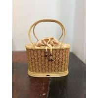 ราคา บ้านรักษ์สาน กระเป๋า ถือออกงาน กระเป๋าชุดไทย ลายพระราชทาน เกรดพรี่เมี่ยม เนื้อละเอียดคัดพิเศษ สวย ทน แข็งแรง แบบ 6 (12737762)