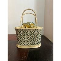 ราคา บ้านรักษ์สาน กระเป๋า ถือออกงาน กระเป๋าชุดไทย ลายพระราชทาน เกรดพรี่เมี่ยม เนื้อละเอียดคัดพิเศษ สวย ทน แข็งแรง แบบ 12 (12737771)