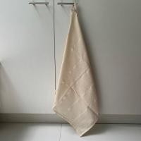 ราคา TiwaHandmade ผ้าเช็ดมือ ผ้าฝ้ายตารางในตัว แบบเรียบ มีหูห้อยซ่อนด้านหลัง สีเบจ (12760695)