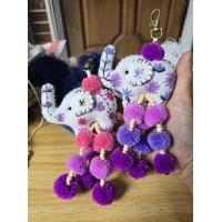 ราคา Wandee&Croวิสาหกิจชุมชนกลุ่มจักสานผักตบชวา จ.เชียงราย พวงกุญแจช้าง ผ้าพื้นเมืองและงานปักมือ 100% ส้ม (12749801)