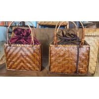 ราคา กลุ่มจักสานไม้ไผ่ หวาย กระเป๋าสานสานทรงสี่เหลี่ยม แบบที่ 2 (12763827)