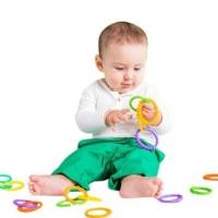 ราคา Bright Starts ของเล่นห่วงสามารถคล้องเชื่อมต่อกันคละสี (32413)